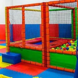 top havuzu ve oyun parkı